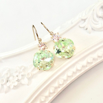 Swarovski クリソライト クリスタルゴールドピアス