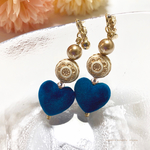 人気再販✨青💙ベルベットハートとパンケーキビーズの、イヤリング
