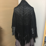 黒の大判三角ストール