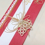 可憐なお花のシックなご祝儀袋(赤 ゴールドの花)