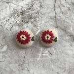 再販2【受注製作】刺繍イヤリング／刺繍ピアス「チョコレートコスモス」