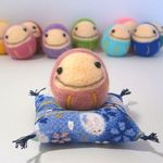 合格祈願？　だるまちゃん  落ち着きピンク