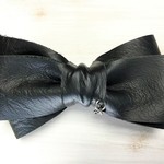 革のリボンのバレッタ＃ブラック　《Rosie star produce by プリザ工房*Merrymei*》