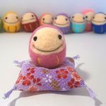 キーホルダーにも　合格祈願？　だるまちゃん  フーシャピンク