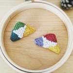 【受注製作】ほっこり♪三角ブローチ2個セット