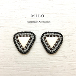 ☆1点もの☆三角なビーズ刺繍のピアス/イヤリング