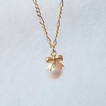恋・邪気を払うお守り♪淡水パールのゴールドリボンネックレス