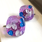 ぶどう色に青いお花のポニーフック