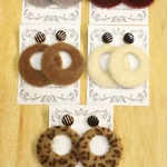 ファーチャームピアス♡黒ボタンver.
