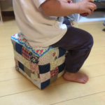 猫とパッチワークの牛乳パックすつ