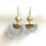 グレー　ミンクファーのピアス