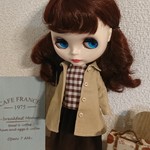 22センチドール 秋のコート ベージュ 小花