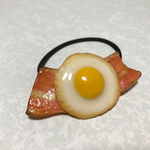 大きめ  ベーコン 目玉焼き ヘアゴム
