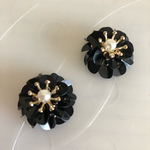 ご注文品✴︎スパンコールフラワーピアス  "BLACKHOLE"