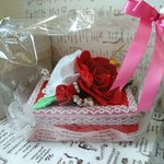 大切な人へのプレゼント🎁に是非!情熱の赤いバラ！フェルトで作ったバラ🌹のギフトbox