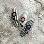 【受注製作】刺繍パッチンピン「黒花」