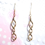 スパイラルウェーブロングピアス