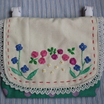 【小学生・幼稚園・保育園児に】ロマンティック☆お花の刺繍×レース☆移動ポケット女の子