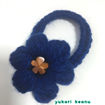 毛糸のお花のヘアゴム 