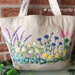 🌿O様ご予約品（花々の両面刺繍トートバッグ）です(*^^*)