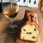 様々なシーンのギフトにも対応♪ブランデーケーキ・・ラムレーズン・・お酒の弱い人は酔っぱらうかも。