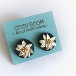 classy No.3 立体刺繍ピアス サージカルステンレス