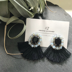 フリンジビーズ刺繍ピアス ブラック×ガラスビーズ