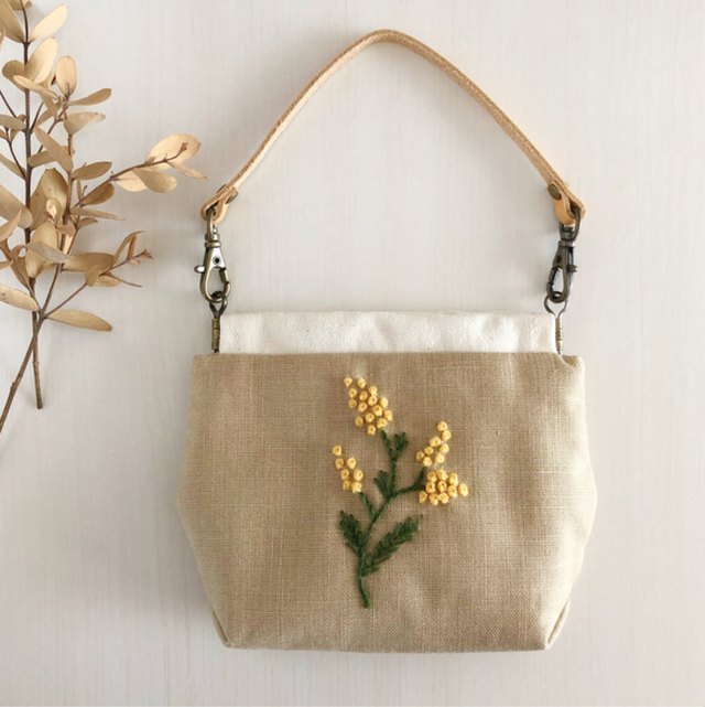 かぎ針編み「刺繍糸4束で半円ファスナー ...