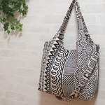 ★期間限定1000円引き★　くったりバッグ（2way)　エスニック・トライバル柄　マザーズバッグにも