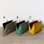 シンプルな2色使いのがま口