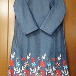 ボートネックワンピース(裾 刺繍入り)