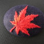 もみじの手刺繍ブローチ