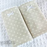 再々販！ハンドメイド よだれパッド★ベージュグレードット柄 ホワイトリボン エルゴ 肩紐