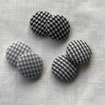 【再販】千鳥格子くるみボタンのピアス/イヤリング