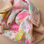 * ラプセニ *　87cm×87cm　パッチワークとシープボアのブランケット　ベビーおくるみ　ひざ掛け   インテリア　kukka258