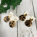 ゴールドピアス ねじれアクリルチャーム