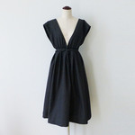sarah7210様専用ページ 深Vネックひざ丈タック入りボリュームワンピース 