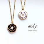 Camellia Motif Charm Necklace《White or Black》