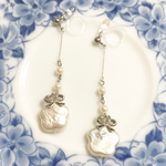 【リボン&花 パール 揺れるイヤリング】ノンホール 樹脂 イヤリング  クリスマス フラワー アクセサリー カワイイ イヤリング シルバー