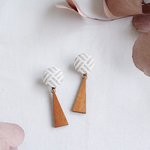 こぎん刺し　△さんかくモチーフ△ かごめのイヤーアクセサリー　きなり 