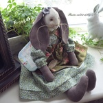 カントリードール　　グリーンお花のエプロン