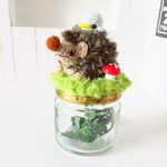 ハリネズミのあみぐるみ付き　瓶の小物入れ