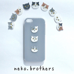 【値下げセール】ねこ三兄弟☆シュール☆プラ板のiPhoneケース☆シンプル☆グレー☆かわいい