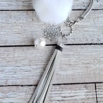 【ほわほわファー付き】冬色＊本革タッセル×雪の結晶バッグチャーム(グレー＆ホワイト色）