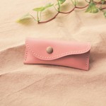 小さくても心を込めて手縫い・・・ 『印鑑ケース』 『コインケース』　桜ピンク色・牛革 × ホワイト色ステッチ 　✻㉜✻