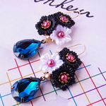【3色】黒花ブーケと光の雫ピアス