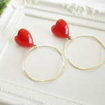 真っ赤なハートとビッグフープのピアス/イヤリング（レジン）