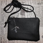 *Pa*ブラック牛革×YUWA・とてもシンプルなポーチ・ポシェット。