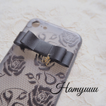  〈ブラック〉フラワーレース柄 ブラックリボン イニシャル付  iPhone7/8ケース