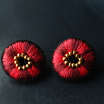 ＜Stella～遊び好きの星～＞刺繍イヤリング◎クラシカルレッド◎アレルギー対応パーツ変更可能